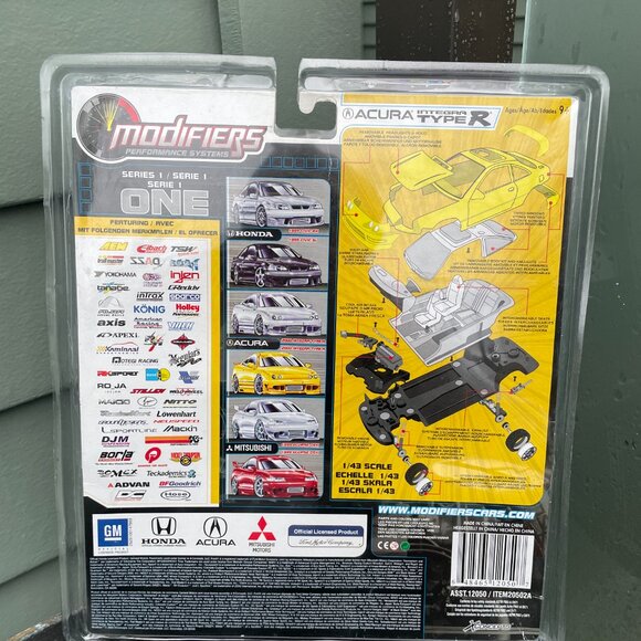 X-Concepts Modifiers Series 1 2000 Acura Integra Type R Yellow 1:43 Diecast New - Picture 4 of 4